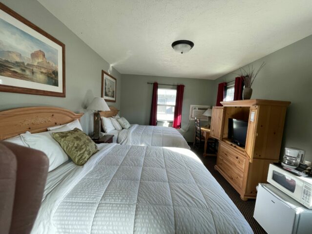 Two queen beds double beds rugged country lodge